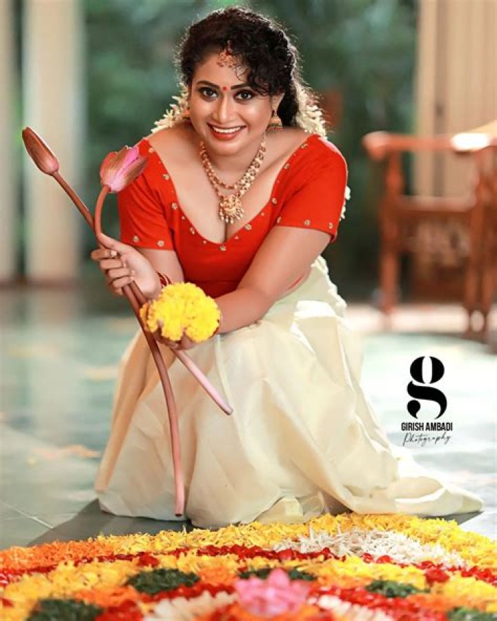 Janaki Sudheer- Net Worth, Age, Ethnicity, Boyfriend, Height, Career