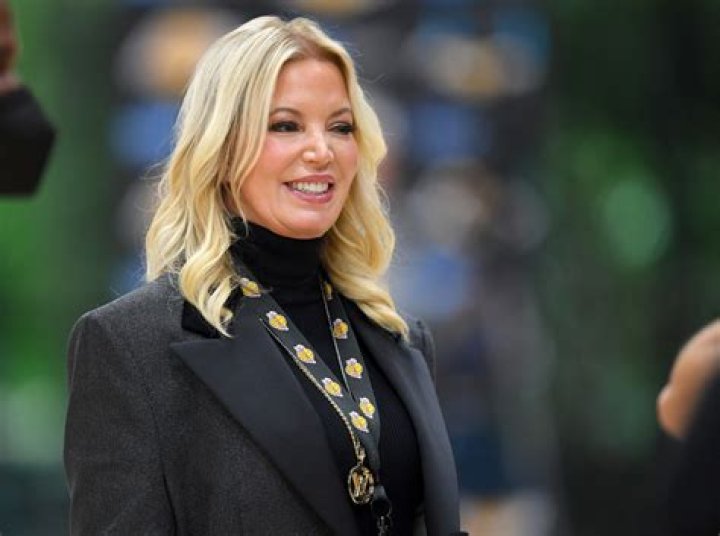 Jeanie Buss- Wiki, Age, Height, Net Worth, Husband, Marriage