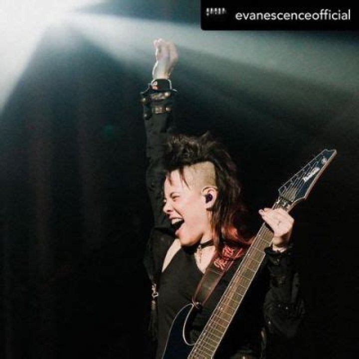 Jen Majura Departs From Evanescence After Being A Part Of The Band For 8 Years