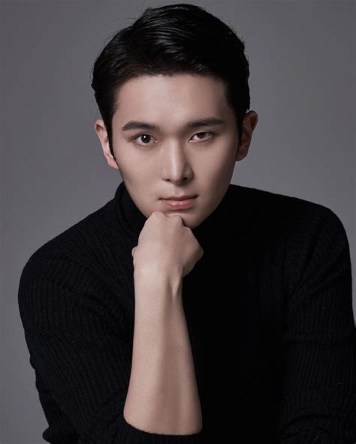 
Meet Yunjin Kim Husband, Jeong Hyeok Park: Married Life And Age Explore	