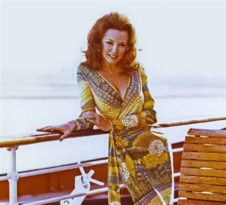 Jeraldine Saunders- Age, Net Worth, Height, Husband, Nationality