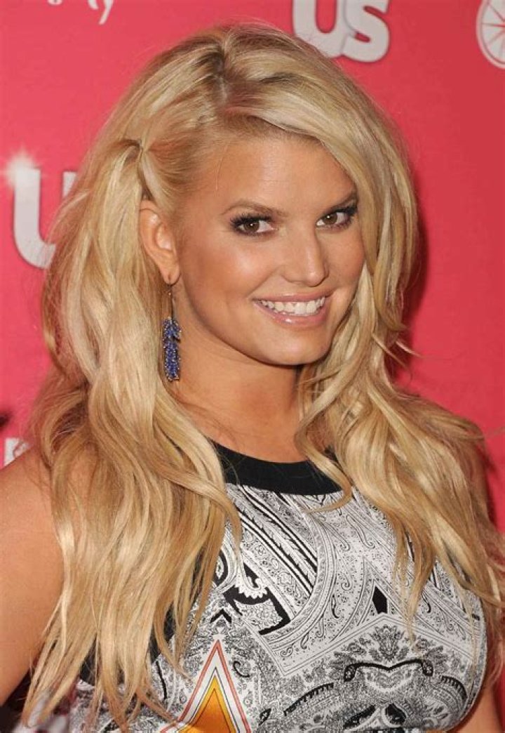 Jessica Simpson- Age, Net Worth, Height, Husband, Nationality