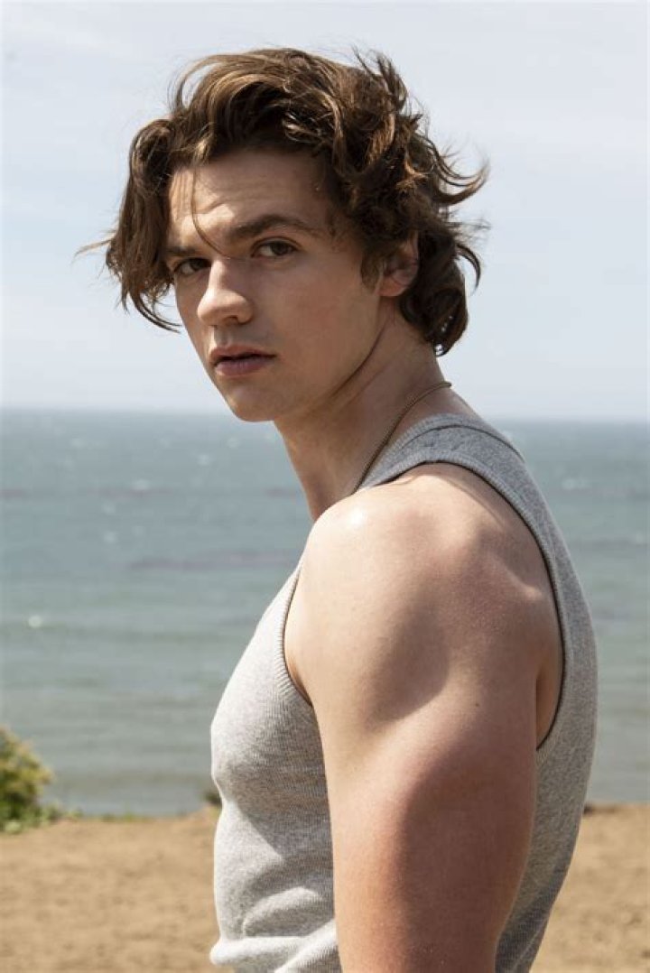 Joel Courtney- Wiki, Age, Height, Net Worth, Girlfriend, Dating