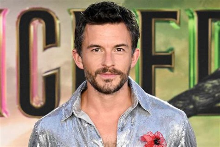 Jonathan Bailey- Biography, Wife, Age, Height, Career, Net Worth