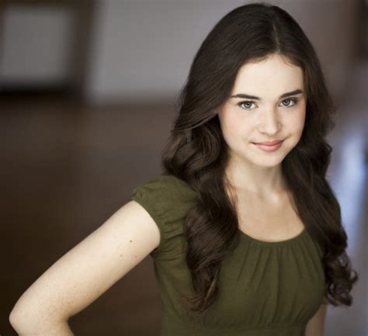 Josette Halpert- Wiki, Age, Height, Net Worth, Boyfriend, Ethnicity