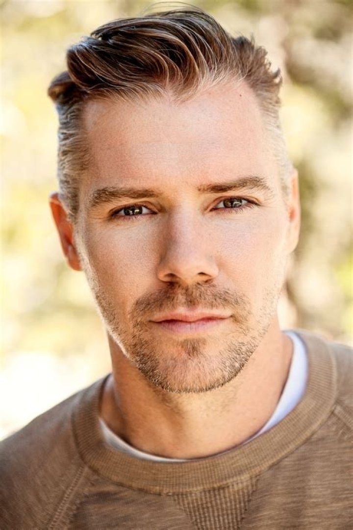 Josh Cowdery- Wiki, Age, Height, Net Worth, Girlfriend, Ethnicity