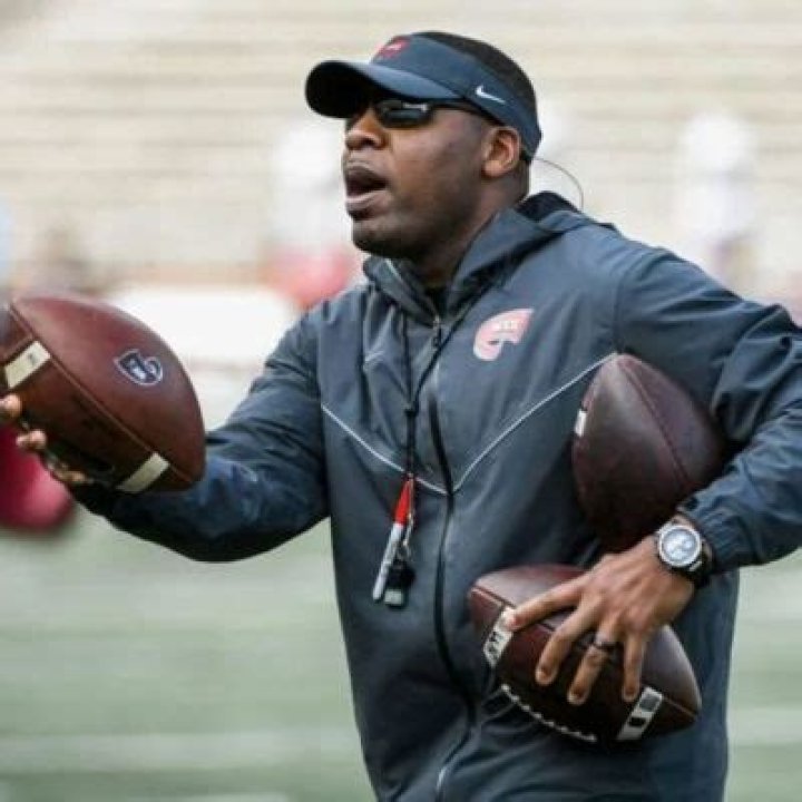 Josh Crawford Age: How Old Is He? Bulldogs New RB Coach Wiki Explore