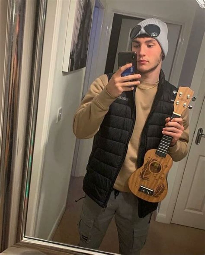 Josh Manifold- Net Worth, Bio, Age, Girlfriend, Ethnicity, Height, Career