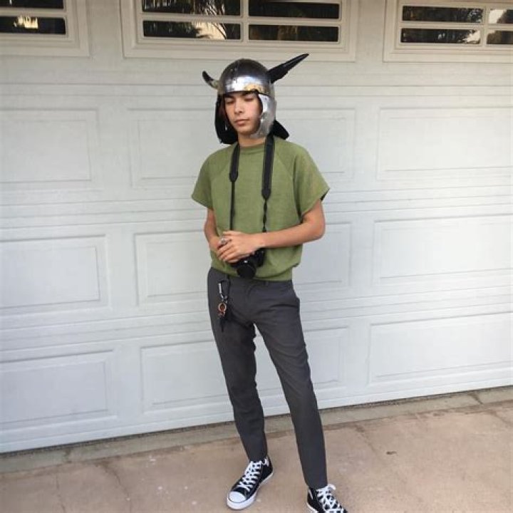 Josh Ovalle- Wiki, Age, Height, Net Worth, Girlfriend, Ethnicity