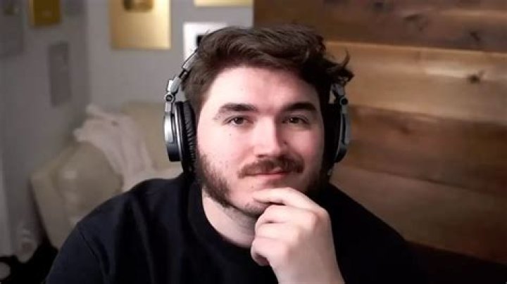 Jschlatt- Net Worth, Age, Wikipedia, Girlfriend, Dating, Height