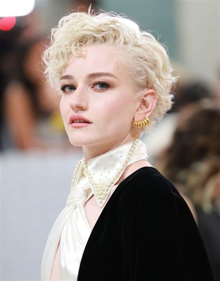 Who is Julia Garner? Wiki, Age, Husband, Net Worth, Ethnicity, Career