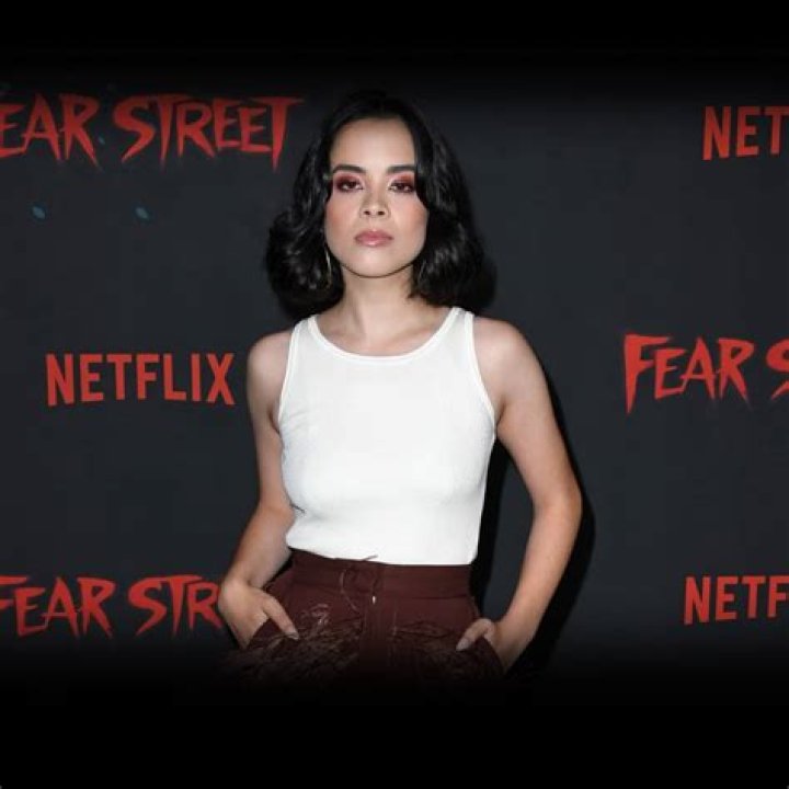 Julia Rehwald- Net Worth, Bio, Age, Dating, Height, Career