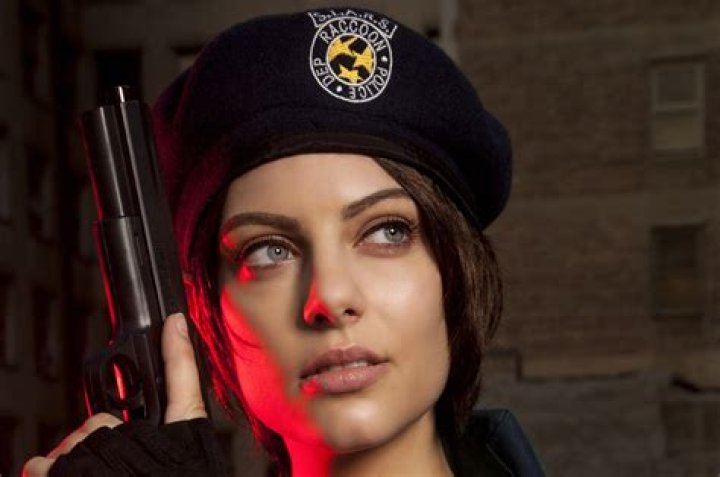 Julia Voth- Age, Husband, Height, Net Worth, Career, Nationality