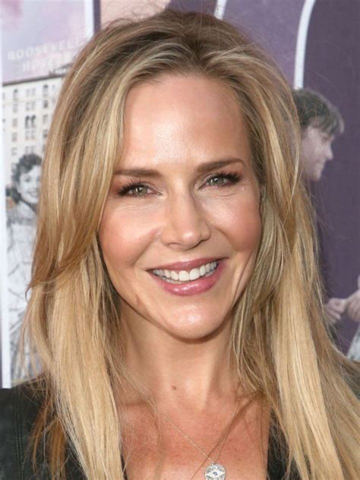 Julie Benz- Wiki, Age, Husband, Net worth, Height, Weight, Ethnicity