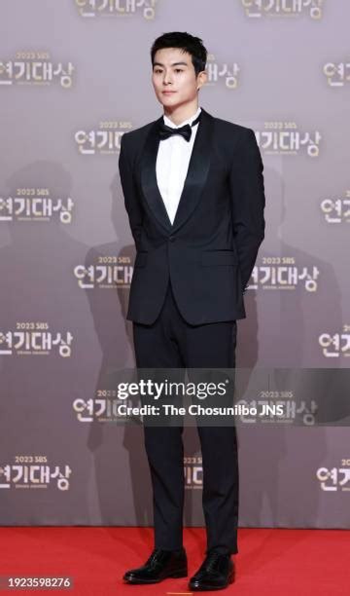 Jung Gun Joo- Net Worth, Bio, Age, Instagram, Career, Girlfriend