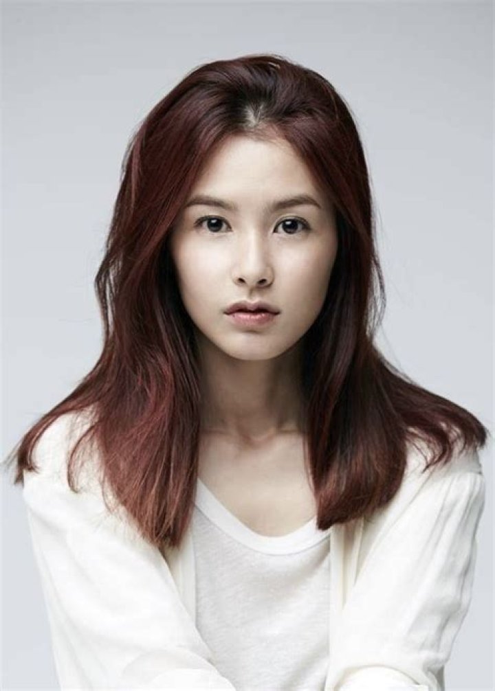 Kang Hye-jung- Age, Bio, Wiki, Husband, Height, Net Worth, Career