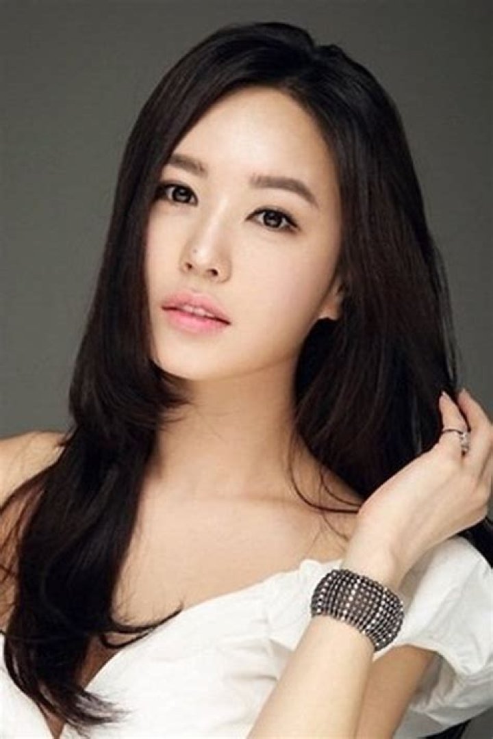 Kang Ye-bin- Wiki, Age, Ethnicity, Husband, Height, Net Worth, Career