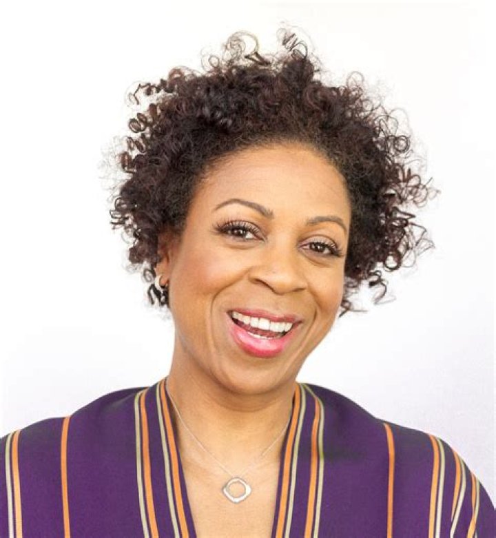 Who Is Karen Hunter? Wiki, Age, Height, Net Worth, Husband, Marriage