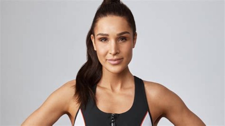 Kayla Itsines- Bio, Age, Height, Net Worth, Ethnicity, Instagram, Boyfriend