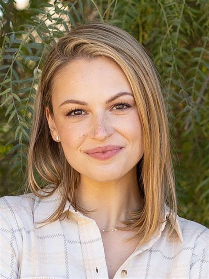 
Kayla Wallace- Wiki, Age, Ethnicity, Husband, Height, Net Worth, Career	