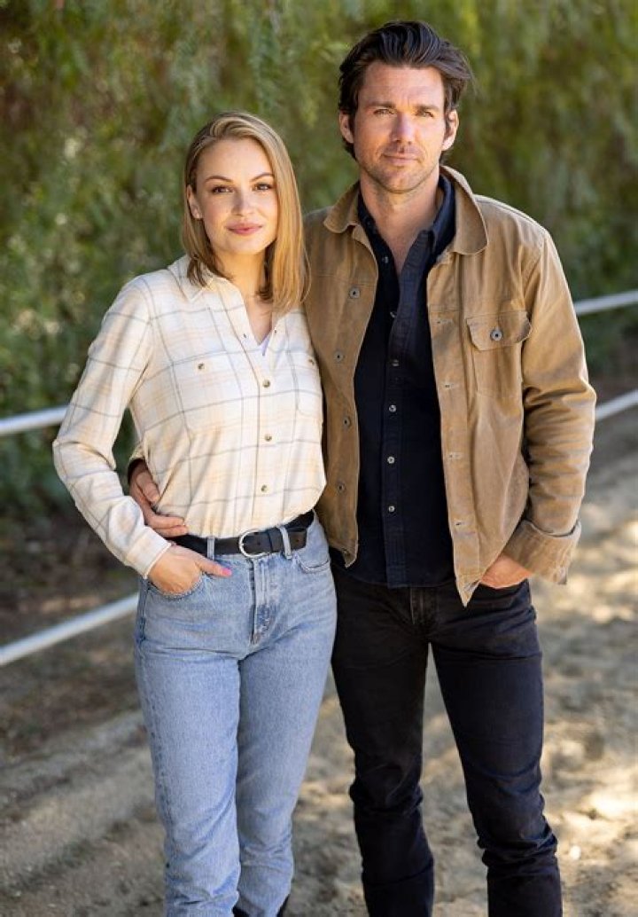 Kayla Wallace- Wiki, Age, Ethnicity, Husband, Height, Net Worth, Career