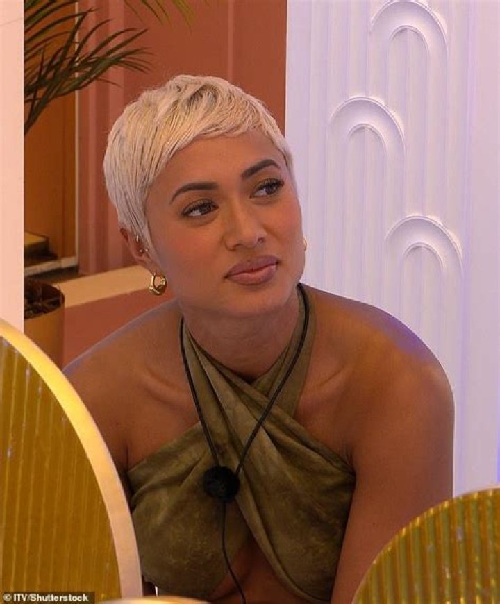 Kaz Crossley- Wiki, Age, Height, Net Worth, Boyfriend, Ethnicity