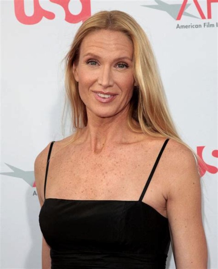 Who Is Kelly Lynch? Wiki, Age, Height, Husband, Net Worth, Ethnicity