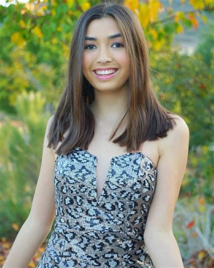 Kelsey Lynn Cook- Net Worth, Bio, Age, Boyfriend, Height, Career