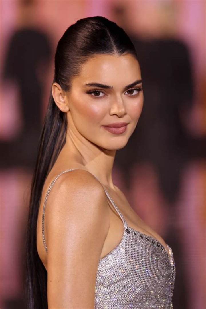 Kendall Jenner- Age, Bio, Wiki, Boyfriend, Height, Net Worth, Career