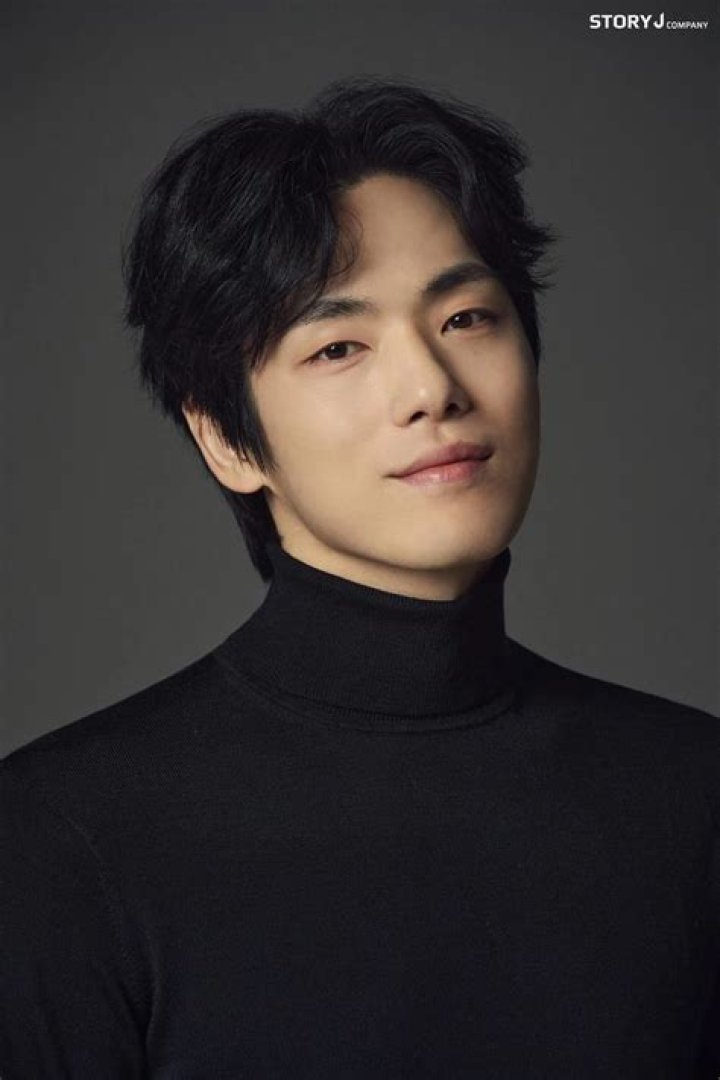 Kim Jung-hyun- Net Worth, Age, Ethnicity, Girlfriend, Height, Career