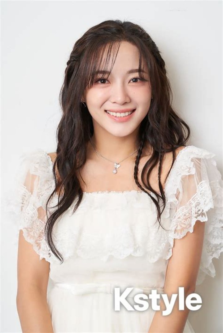 Kim Se Jeong- Bio, Age, Height, Net Worth, Boyfriend, Dating, Career