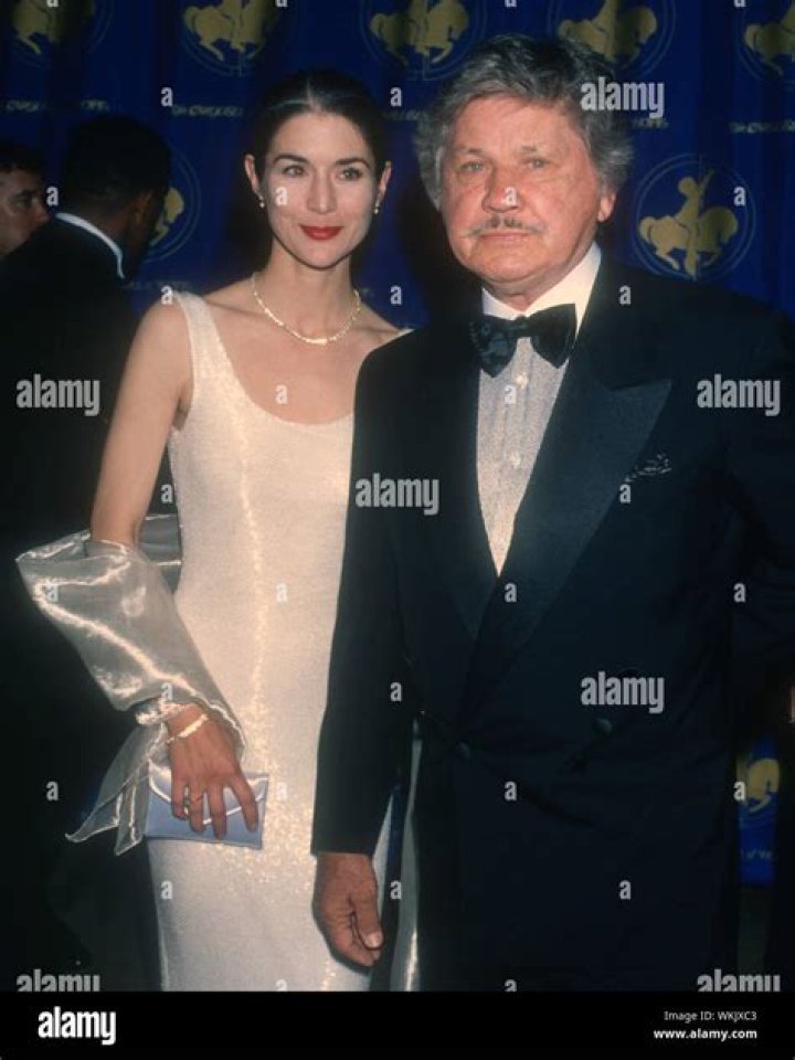 Kim Weeks- Net Worth, Bio, Age, Ethnicity, Husband, Height, Career