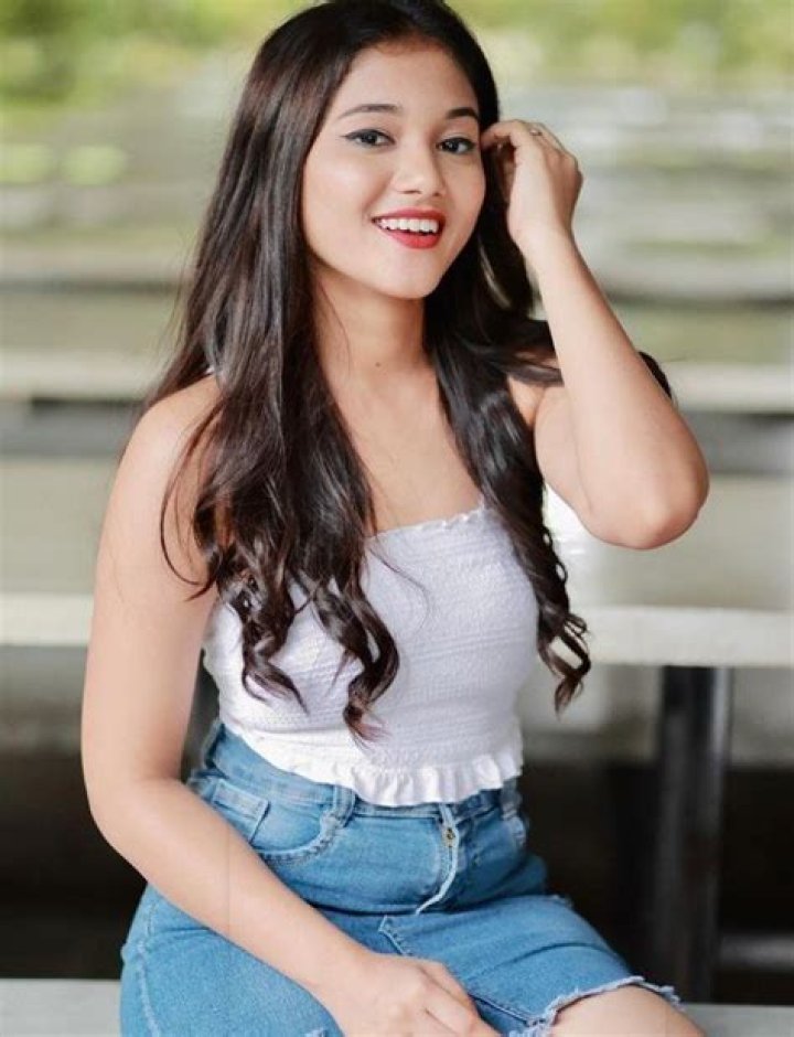 Komal kharat- Wiki, Age, Height, Weight, Bio, Networth