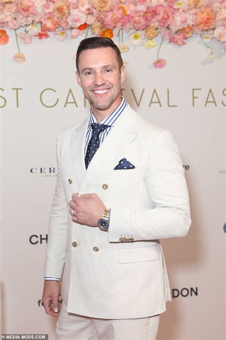 Kris Smith- Bio, Age, Height, Net Worth, Wife, Marriage