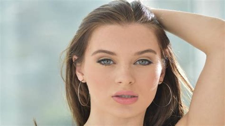 Lana Rhoades- Bio, Net worth, Boyfriend, Age, Height, Ethnicity