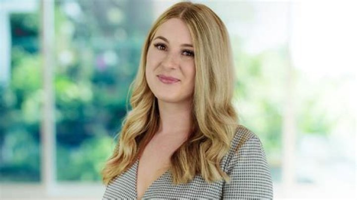 Lara Crawley- Biography, Age, Height, Net Worth, Husband, Marriage