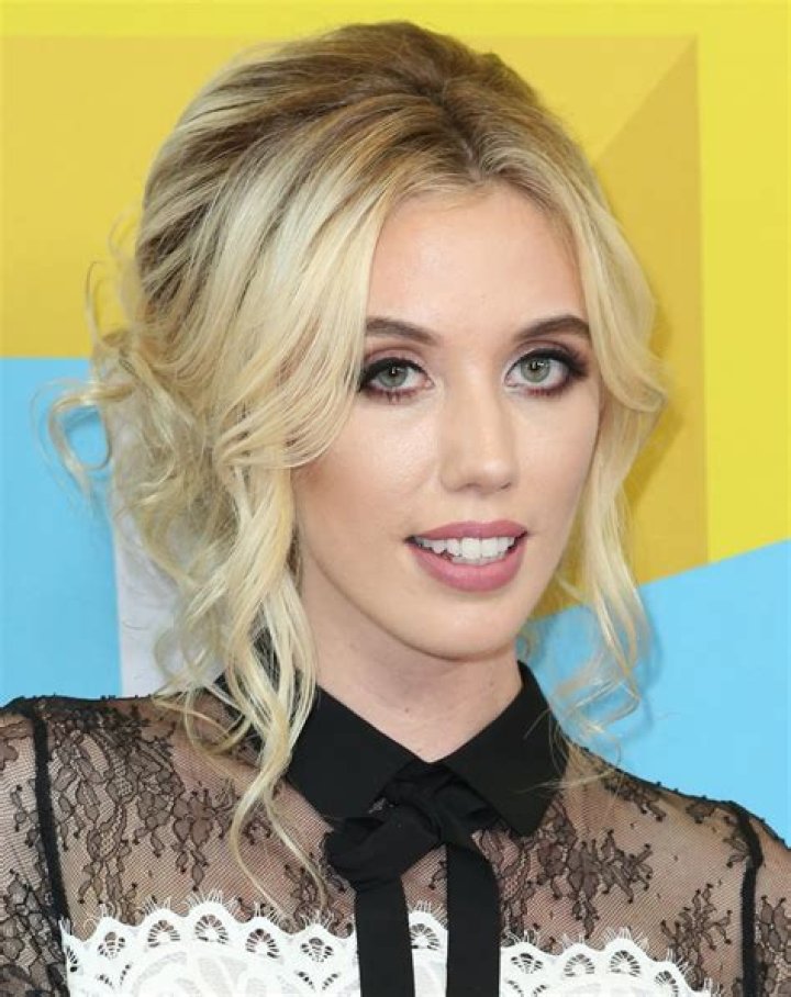 Laura Clery- Wiki, Age, Husband, Ethnicity, Net Worth, Height, Career