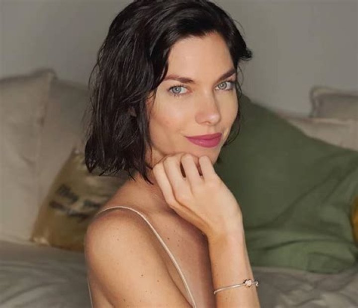 Laura Laprida- Wiki, Age, Height, Husband, Net Worth, Ethnicity