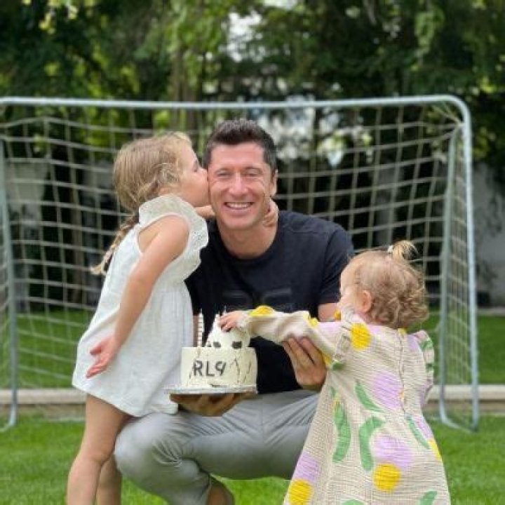 Laura Lewandowski: Lovely Daughter Of Robert Lewandowski & Anna Lewandowski