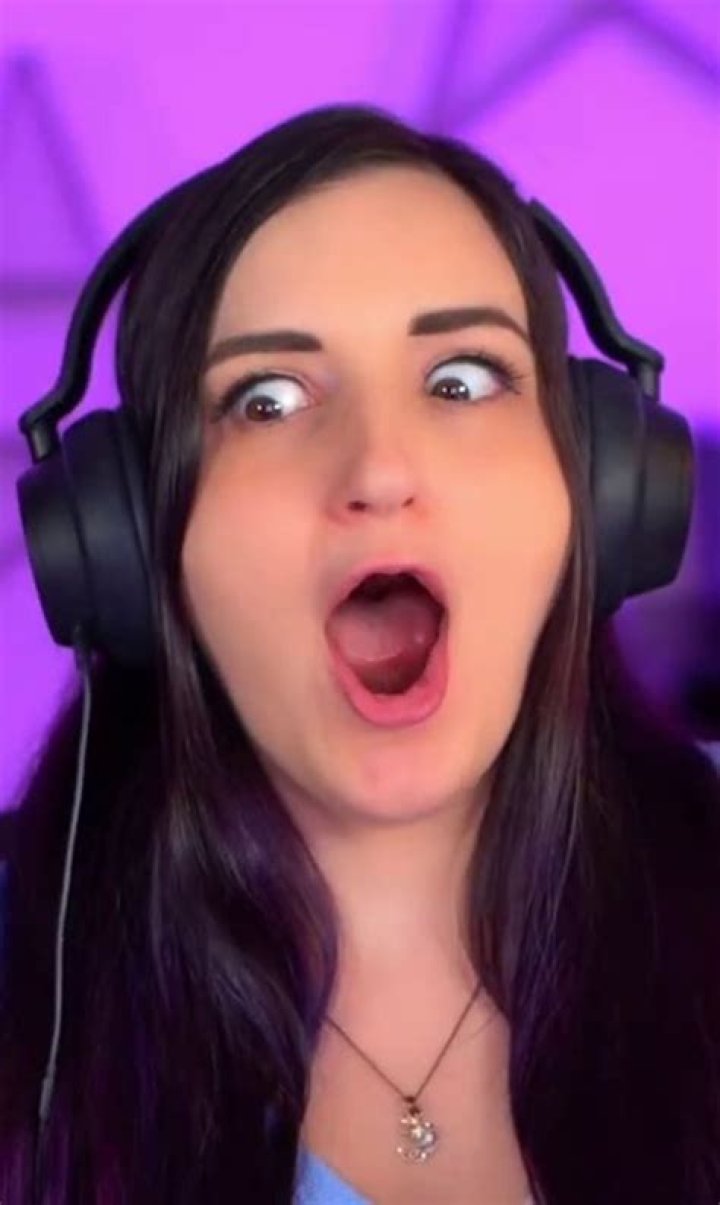 Laurenz Side- Bio, Wiki, Age, Height, Boyfriend, Net worth