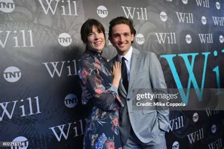 Laurie Davidson- Wiki, Age, Height, Net Worth, Girlfriend, Ethnicity, Career