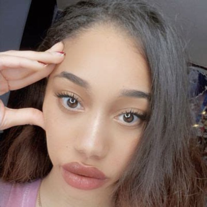 Leasmine- Age, Boyfriend, Net Worth, Height, Ethnicity