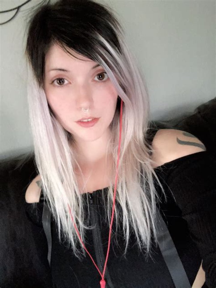 Leda Muir- Net Worth, Bio, Age, Boyfriend, Tattoos, Height, Career