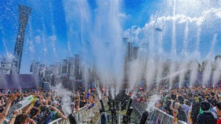 Lee El Expresses Concern About Water Consumption During the Water Bomb Festival