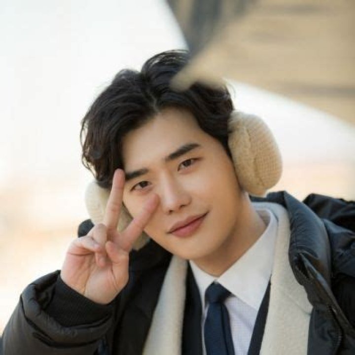 Lee Jong Suk Wiki: What’s His Ethnicity? Religion And Family Details