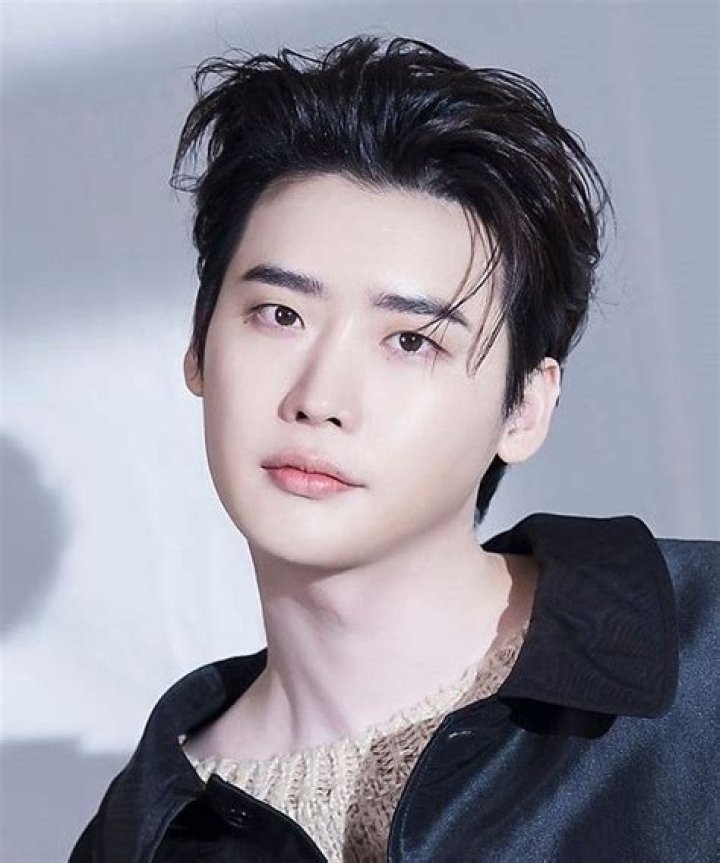 Lee Jong-suk- Wiki, Age, Height, Net Worth, Girlfriend, Ethnicity