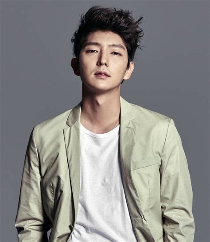 Lee Joon Gi- Wiki, Age, Girlfriend, Height, Net worth, Career