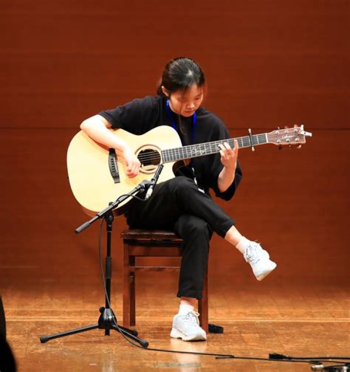 Lee ShinYoung- Net Worth, Age, Ethnicity, Girlfriend, Height