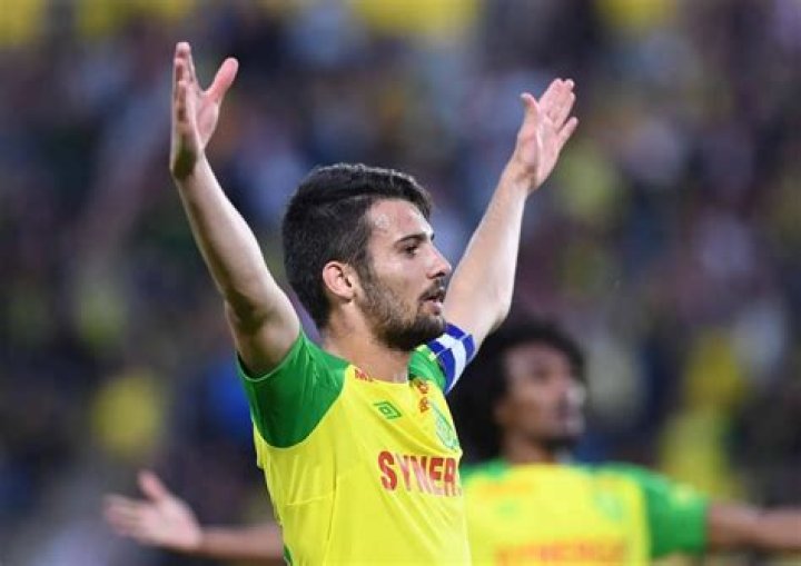 Léo Dubois- Wiki, Age, Height, Girlfriend, Net Worth, Ethnicity, Career