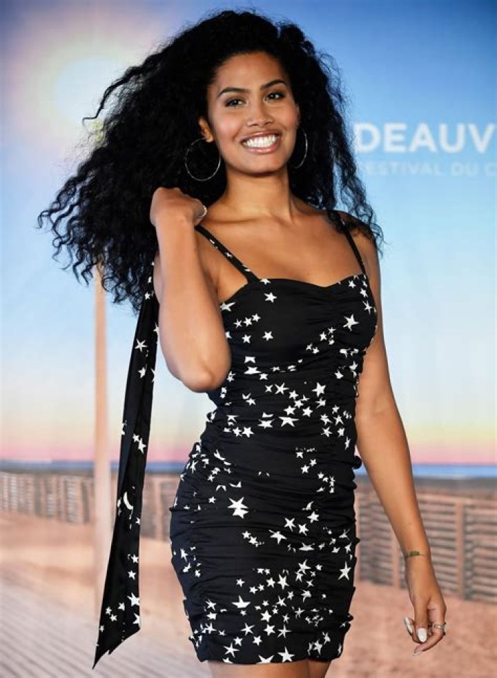 Leyna Bloom- Wiki, Age, Height, Net Worth, Boyfriend, Ethnicity